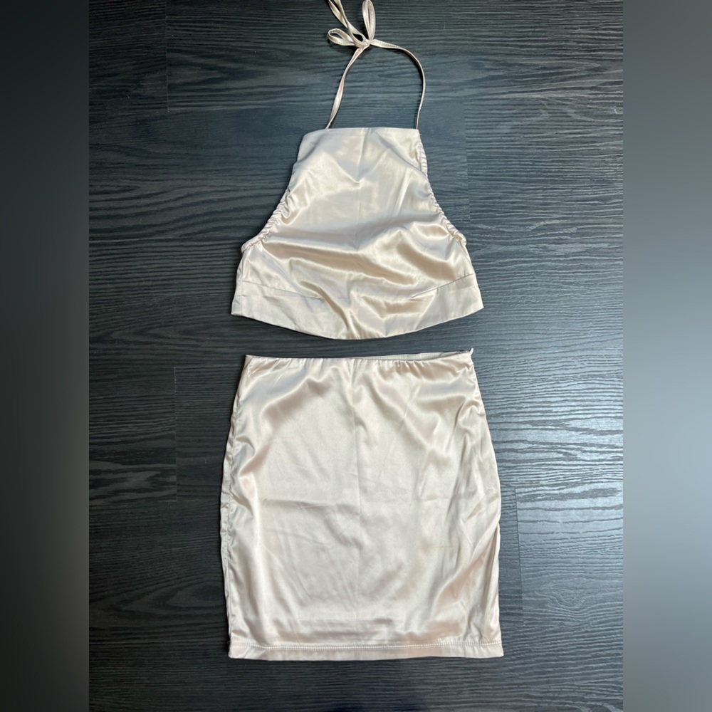 Fashion nova satin set